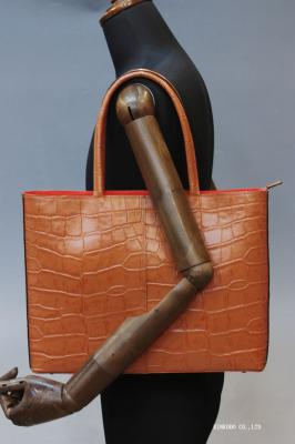 牛革クロコダイル型押しトートバッグ(オレンジ)A4ファイルたっぷり収納の大きさ　日本製